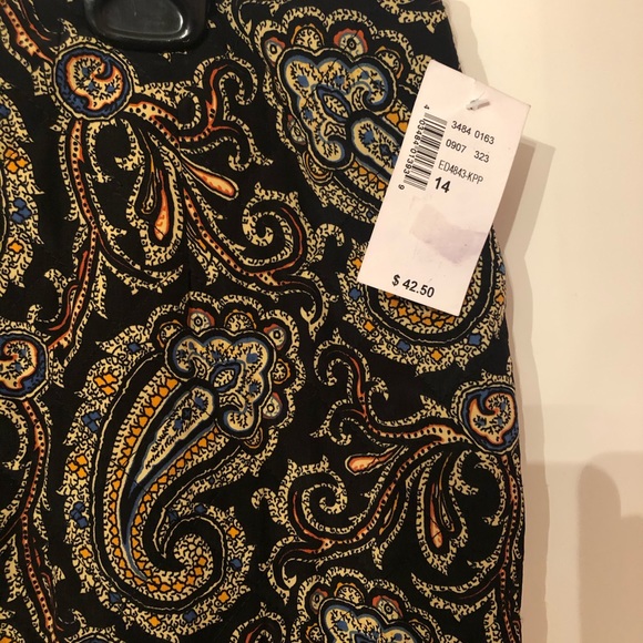 Mini skirt, New with Tags! - Picture 6 of 6